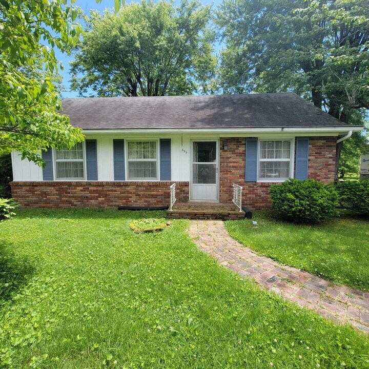 655 E 20th St in Cookeville, TN - Building Photo