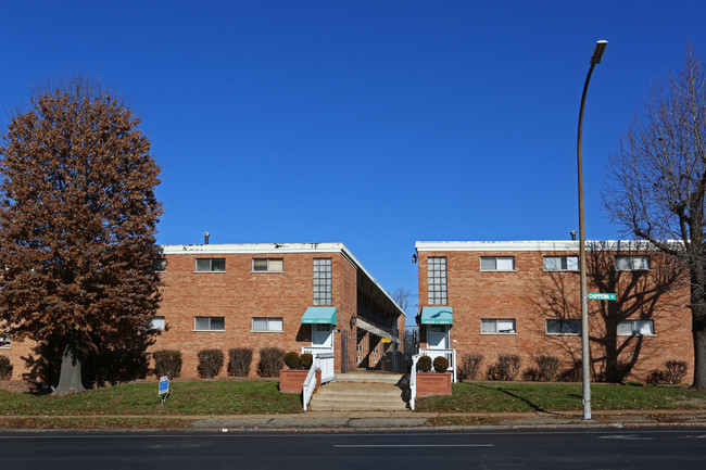 The Hampshire Apartments in St. Louis, MO - Building Photo - Building Photo