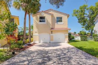 9867 Fairway Cove Ln in Plantation, FL - Building Photo - Building Photo