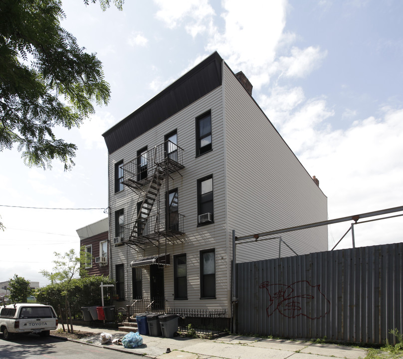 30 Huntington St in Brooklyn, NY - Building Photo