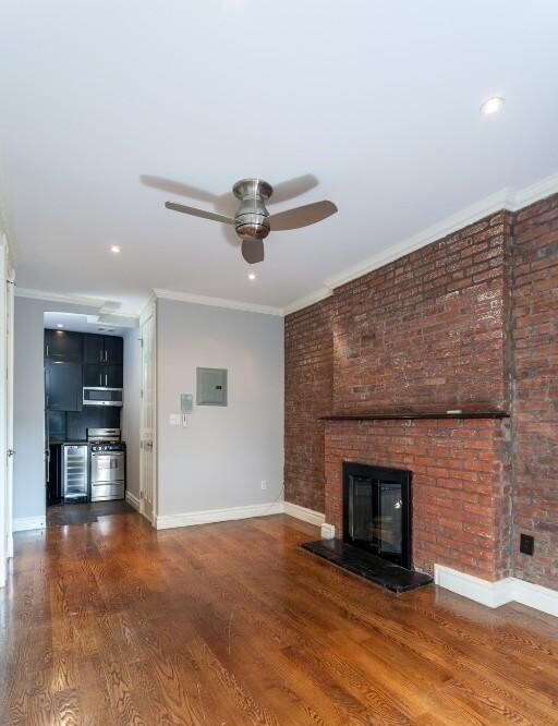 562 Hudson St in New York, NY - Building Photo - Building Photo