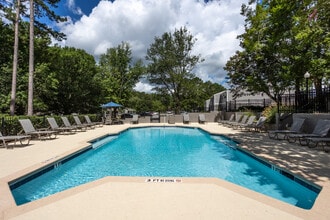 Whispering Pines in Lagrange, GA - Foto de edificio - Building Photo