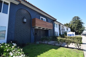 14142 in Van Nuys, CA - Building Photo - Building Photo