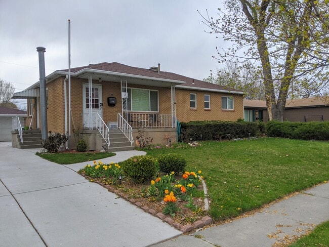 5932 S La Salle Dr, Unit A