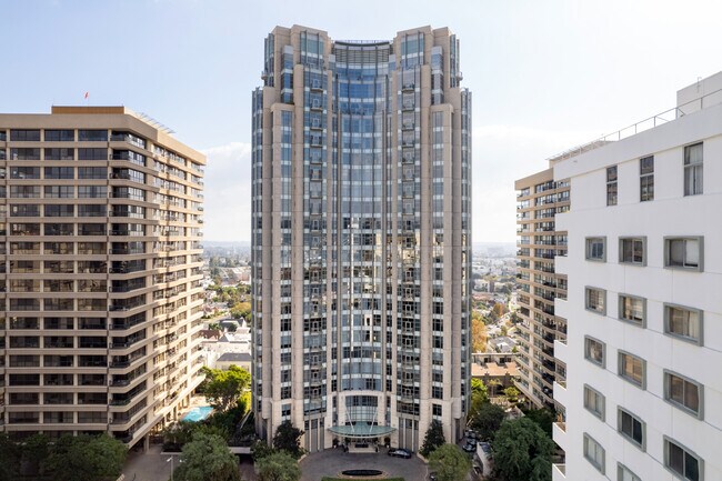 The Carlyle Residences in Los Angeles, CA - Building Photo - Building Photo