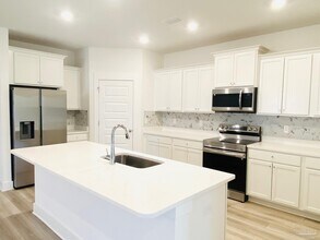 874 Windhill Dr in Cantonment, FL - Building Photo - Building Photo