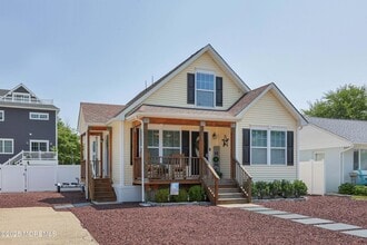 7 Pine Crest Dr in Toms River, NJ - Building Photo - Building Photo