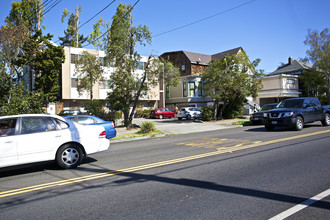 2243-2245 Ashby Ave in Berkeley, CA - Building Photo - Building Photo