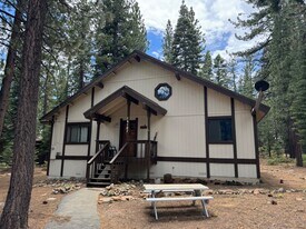 14107 St Croix Way in Truckee, CA - Building Photo
