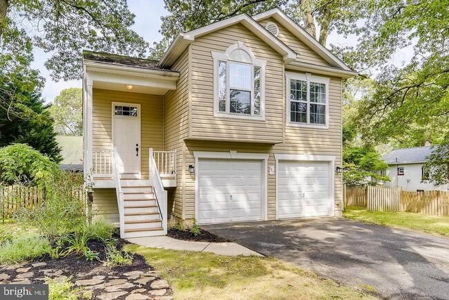 property at 641 Hollywood Rd