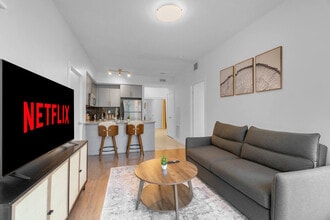 35 Bremner Blvd in Toronto, ON - Building Photo - Building Photo