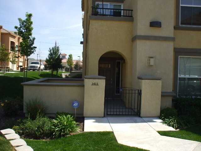 1411 Vessona Cir in Folsom, CA - Building Photo