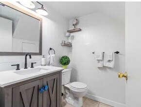 2925 Lichen Ln, Unit B in Clearwater, FL - Foto de edificio - Building Photo