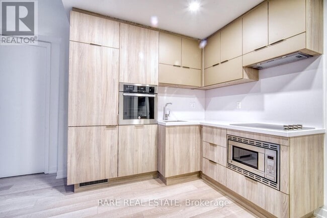 39 Roehampton Ave in Toronto, ON - Building Photo - Building Photo