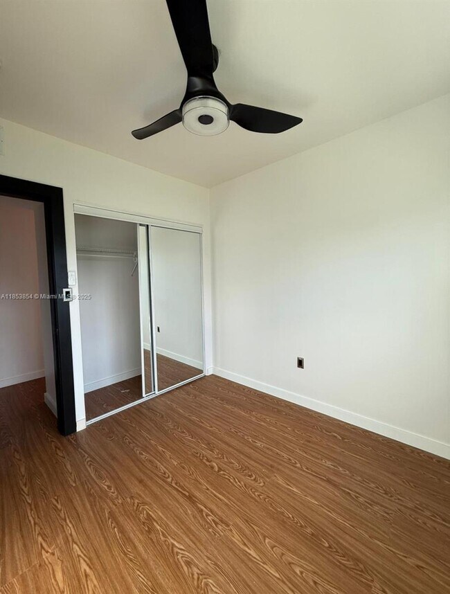 512 NW 2nd Ave in Hallandale Beach, FL - Building Photo - Building Photo
