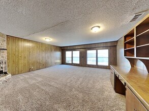 206 Valencia Dr, Unit 006 in Garland, TX - Building Photo - Building Photo