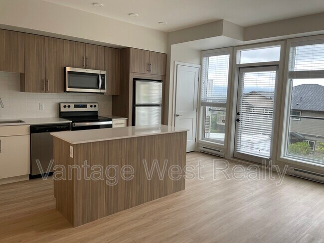 685-685 Boynton Pl in Kelowna, BC - Building Photo - Building Photo