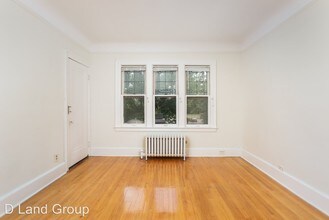 825 Beaconsfield Ave in Grosse Pointe Park, MI - Building Photo - Building Photo