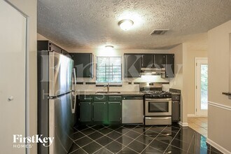 5225 Martins Crossing Rd in Stone Mountain, GA - Building Photo - Building Photo