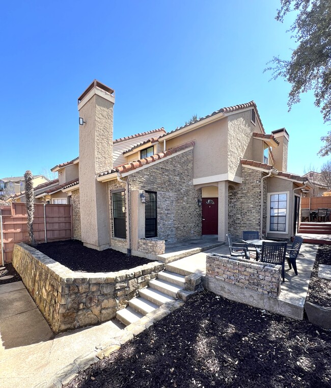 property at 2608 Entrada Blvd