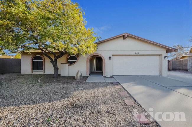 property at 4140 W Pershing Ave