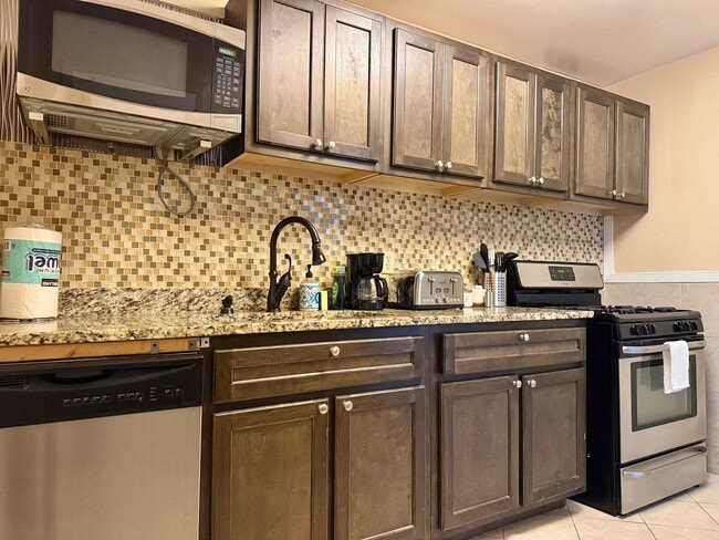 215 Piedmont Ave NE in Atlanta, GA - Foto de edificio - Building Photo