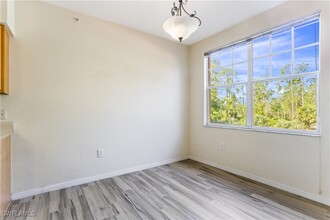 7905 Preserve Cir in Naples, FL - Foto de edificio - Building Photo