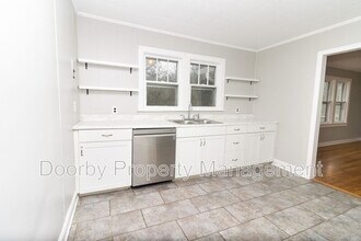 640 Lupton Dr in Chattanooga, TN - Foto de edificio - Building Photo