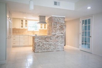 2457 Duncan Dr in Niceville, FL - Foto de edificio - Building Photo