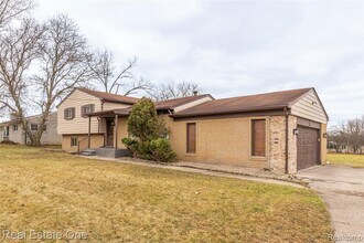 29489 Geraldine Rd in Farmington Hills, MI - Building Photo - Building Photo
