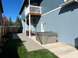 1019 SW J St in Grants Pass, OR - Building Photo