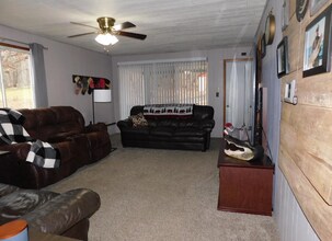 1800 Cassville Mount Morris Rd, Unit upper in Morgantown, WV - Foto de edificio - Building Photo