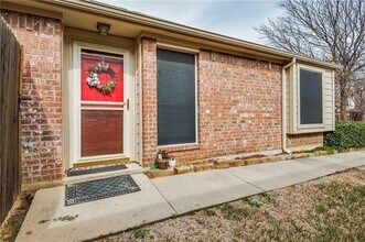 903 Palomino Dr in Euless, TX - Building Photo - Building Photo