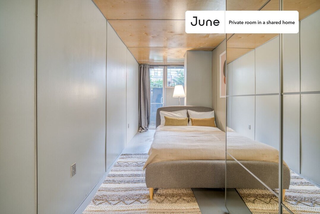 Private bedroom in 6 bed/6 bath Home in Washington, DC - Building Photo