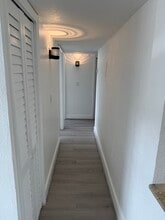 606 W 81st St, Unit Las Estrellas in Hialeah, FL - Foto de edificio - Building Photo
