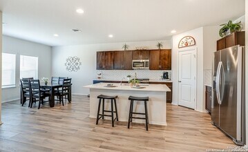 2946 Wolfcreek in New Braunfels, TX - Foto de edificio - Building Photo