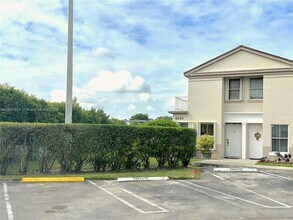 9203 Fontainebleau Blvd, Unit 101 in Miami, FL - Building Photo - Building Photo