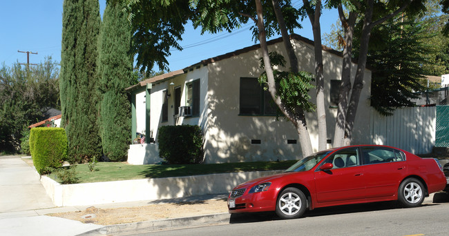 3827 Park Pl in Montrose, CA - Building Photo - Building Photo