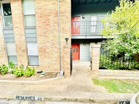 1101 Hollow Creek Dr in Austin, TX - Building Photo