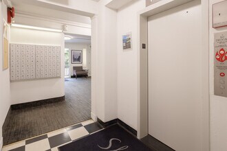 Skyline Towers in Washington, DC - Foto de edificio - Interior Photo