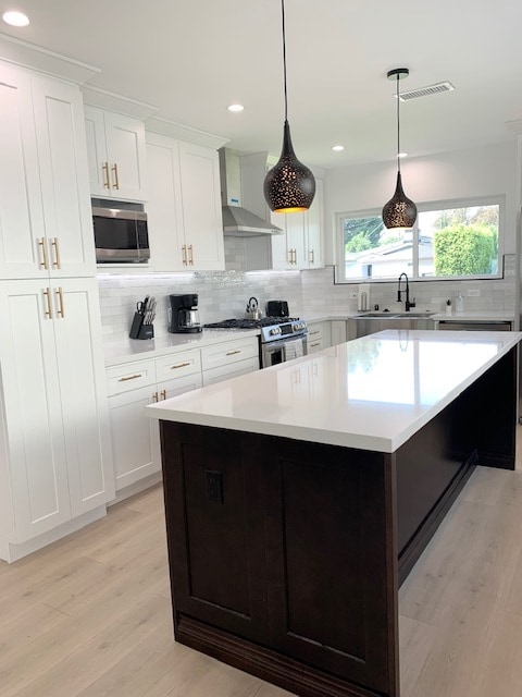 5630 Vantage Ave in Valley Village, CA - Foto de edificio - Building Photo