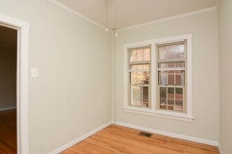 629.5 W Barry Ave in Chicago, IL - Building Photo - Building Photo