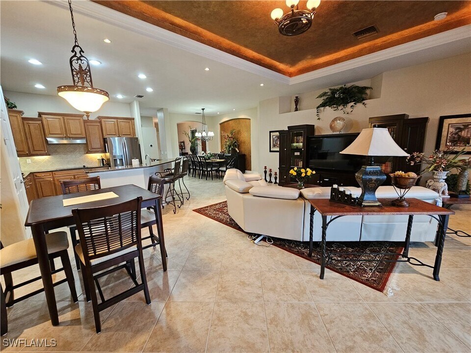 10381 Heritage Bay Blvd in Naples, FL - Foto de edificio