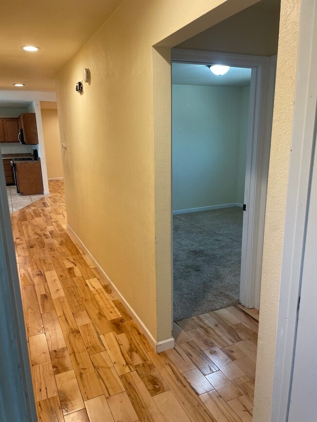 1606 Pecan Cir in Gallup, NM - Foto de edificio - Building Photo