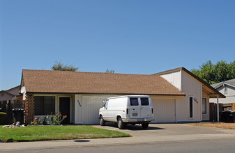 3544 Hanks St in Sacramento, CA - Building Photo - Building Photo