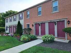 685 Brunnerville Rd, Unit 685 in Lititz, PA - Building Photo