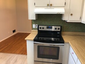 1104 Lynmoor Dr NE in Atlanta, GA - Building Photo - Building Photo