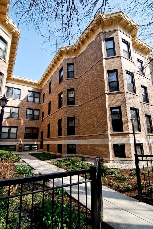 property at 842 W Newport Ave