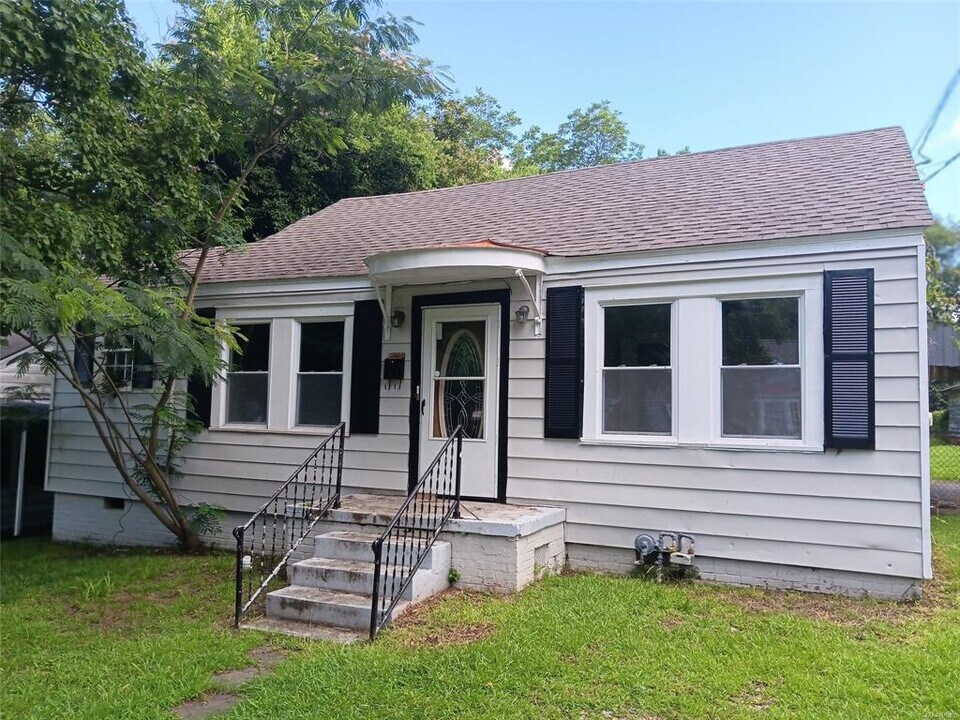 2113 Windsor Ave in Montgomery, AL - Building Photo