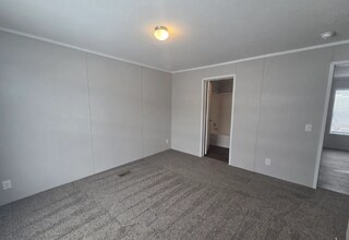 725 Oak Ln in Columbus, MI - Foto de edificio - Building Photo